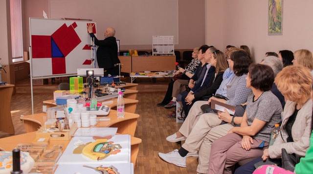Всеукраїнський освітній non-stop «Центр STEM-освіти як простір інтелектуальних можливостей учасників освітнього процесу» зібрав кращих педагогів-новаторів країни на Черкащині